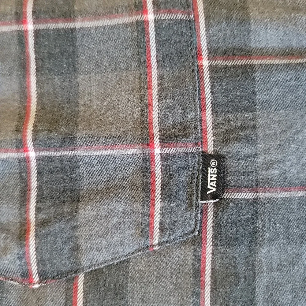 Vans Button Down Shirt Mens Large Grey Red Plaid Short Sleeve Skater Woven Top